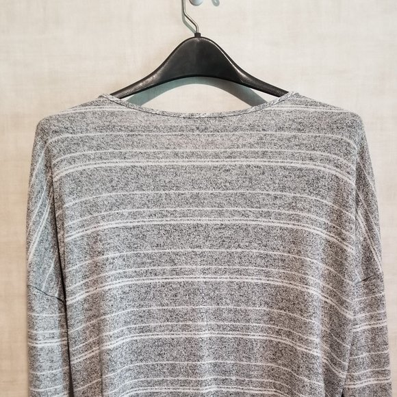GREEN ENVELOPE LONG SLEEVE GREY & WHITE STRIPE WOMENS SWEATER - Picture 7 of 8